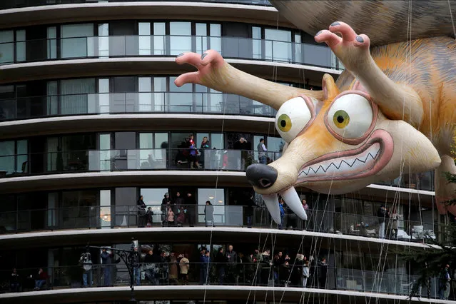 Ice Age's Scrat balloon is carried by crowds gathered on terraces along West 59th Street during the 90th Macy's Thanksgiving Day Parade in Manhattan, New York, U.S., November 24, 2016. (Photo by Andrew Kelly/Reuters)