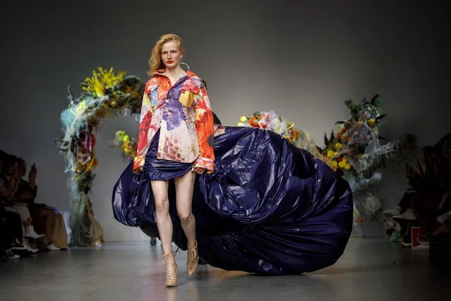 A model presents a creation by Fyodor Golan at the London Fashion Week, in London, Britain, 15 September 2018. The presentation of the Women's Spring-Summer 2018-2019 collections runs from 13 to 18 September. (Photo by Tolga Akmen/EPA/EFE)