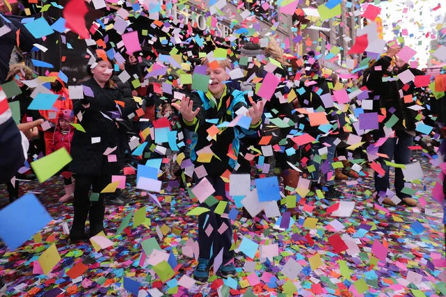 Times Square Alliance and Countdown Entertainment, co-organizers of Times Square New Years Eve, along with presenting sponsor, Planet Fitness test the air worthiness of the New Years Eve confetti from the Hard Rock Cafe marquee on December 29, 2016 in New York City. (Photo by Neilson Barnard/AFP Photo)