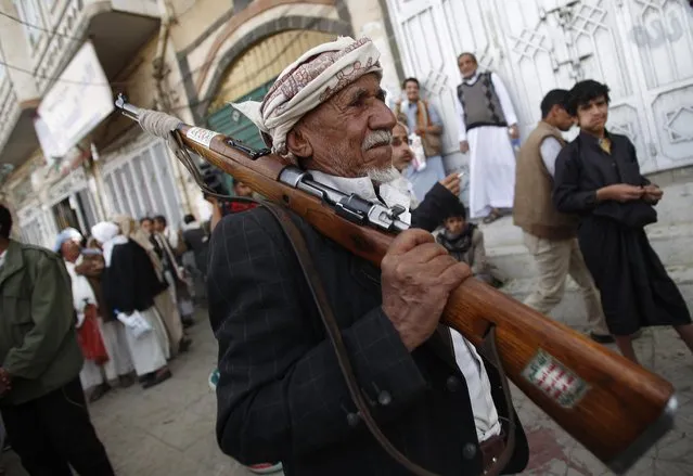 An elderly man supporting Shiite rebels known as Houthis holds his rifle as he attends a protest denounce the Saudi-led airstrikes, in Sanaa, Yemen, Monday, April 27, 2015. Yemen's exiled government on Monday declared three areas in the country engulfed in fighting between Shiite rebels, their allies and pro-government forces as “disaster” zones, including the southern port city of Aden, and said that the month of violence has claimed 1,000 civilian lives. (Photo by Hani Mohammed/AP Photo)