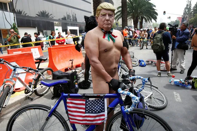 A naked cyclist wears a mask depicting U.S. President Donald Trump during the World Naked Bike Ride in Mexico City, Mexico, June 10, 2017. (Photo by Ginnette Riquelme/Reuters)