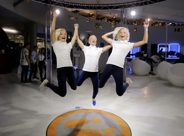 Estonia's olympic team female marathon runners triplets (L-R) Leila, Lily and Liina Luik play with a tech installation after a training session in Tartu, Estonia, May 26, 2016. (Photo by Ints Kalnins/Reuters)