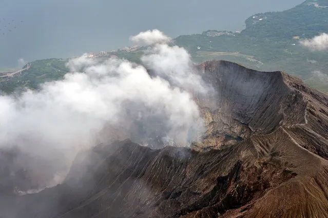 An aerial view shows the crater atop Mt. Sakurajima in Kagoshima, southwestern Japan, in this photo taken by Kyodo August 15, 2015. Japan warned on August 15, 2015 that a volcano 50 km (31 miles) from a just-restarted nuclear reactor is showing signs of increased activity, and said nearby residents should prepare to evacuate. (Photo by Reuters/Kyodo News)