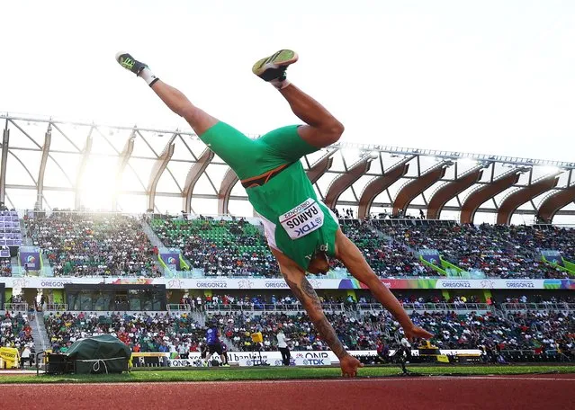 Portugal's Leandro Ramos does a cartwheel as he competes in the men's javelin throw qualification during the World Athletics Championships at Hayward Field in Eugene, Oregon on July 21, 2022. (Photo by Kai Pfaffenbach/Reuters)