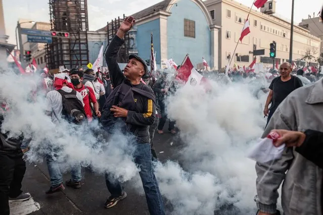 People confront the Peruvian police during the march against the president of Peru, Pedro Castillo, in Lima, Peru, 05 November 2022. Thousands of demonstrators protested in Lima and other cities in Peru against the government of the Pedro Castillo with chants and banners demanding his resignation or dismissal. (Photo by Aldair Mejía/EPA/EFE)