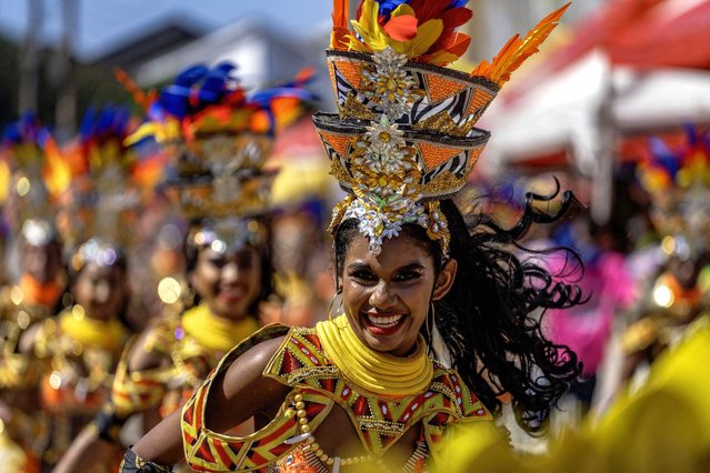 A reveler performs during the Gran Parada parade in the framework of the Barranquilla Carnival in Barranquilla, Colombia on February 10, 2024 (Photo by Charlie Cordero/AFP Photo)