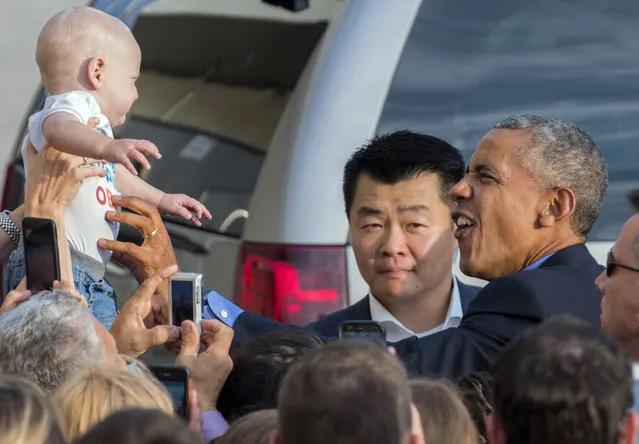 While greeting well wishers after arriving at John F. Kennedy International Airport in New York, President Barack Obama reaches out to Desmond Hatfield-Rudin, eight months old, of the Brooklyn borough of New York, Sunday, September 18, 2016, in New York. (Photo by Craig Ruttle/AP Photo)