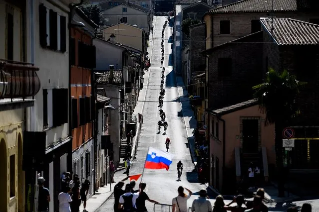 Cyclists compete during the seventh stage of the Tirreno Adriatico cycling race from Pieve Torina to Loreto, Italy, Sunday, September 13, 2020. (Photo by Marco Alpozzi/LaPresse via AP Photo)