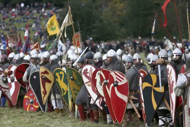 Re-enactors participate in a re-enactment of the Battle of Hastings, commemorating the 950th anniversary of the battle, in Battle, Britain October 15, 2016. (Photo by Neil Hall/Reuters)