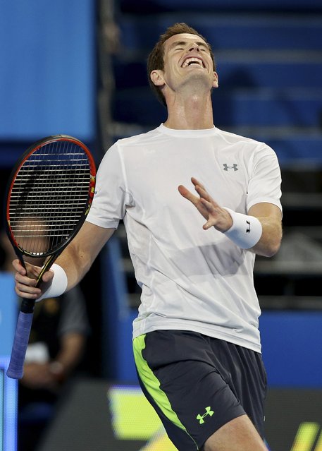 Andy Murray of Britain reacts after losing a point against Marinko Matosevic of Australia during their men's singles tennis match at the 2015 Hopman Cup in Perth, January 9, 2015. (Photo by Reuters/Stringer)