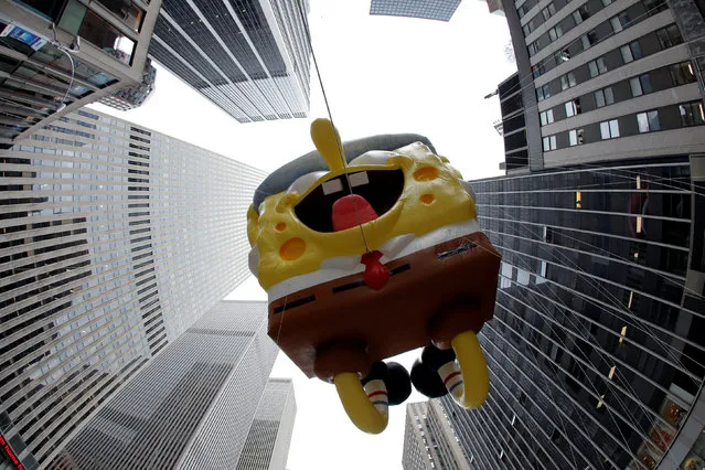 The Spongebob Squarepants balloon is carried down 6th Avenue during the 90th Macy's Thanksgiving Day Parade in Manhattan, New York, U.S., November 24, 2016. (Photo by Andrew Kelly/Reuters)