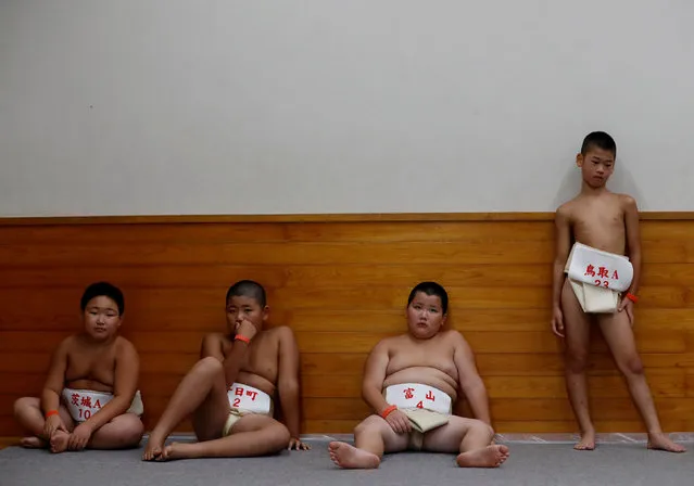 Elementary school sumo wrestlers wait for their turns in a waiting room during the Wanpaku sumo-wrestling tournament in Tokyo, Japan July 29, 2018. (Photo by Kim Kyung-Hoon/Reuters)