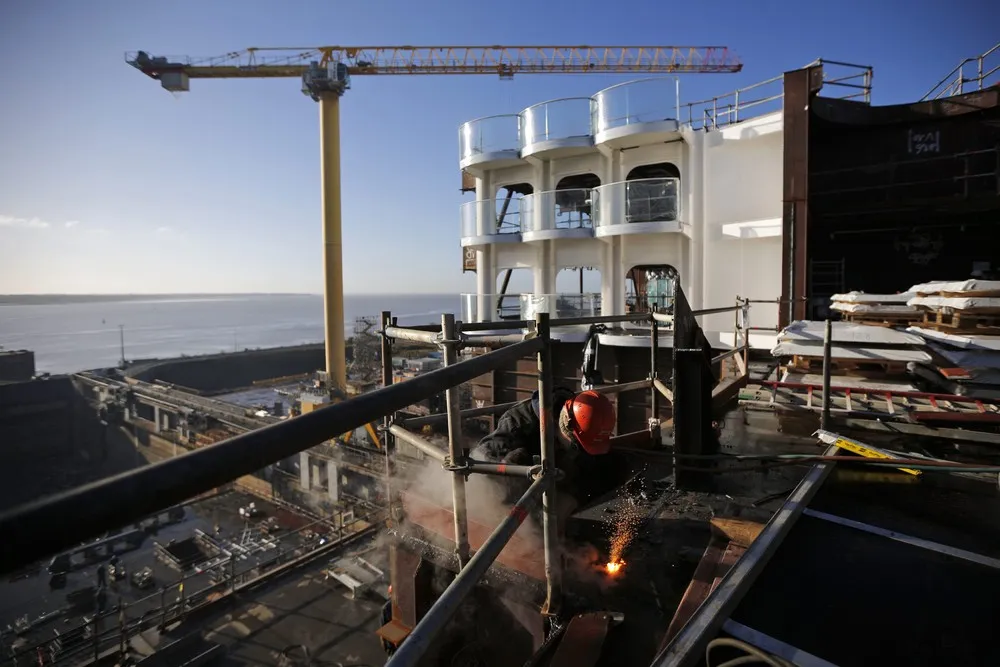 Work on Royal's Oasis-class Ship