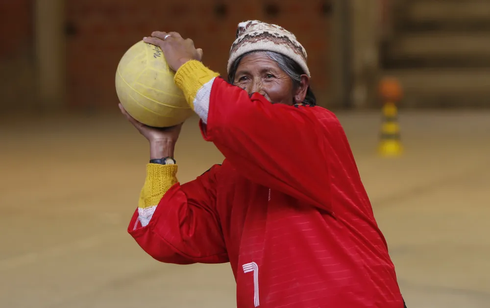 Bolivia Grandmothers Handball