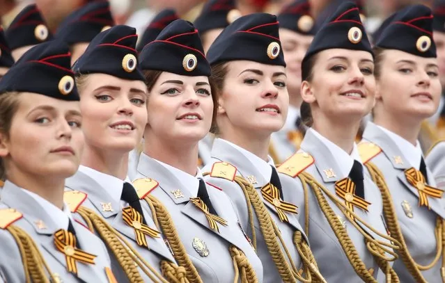 russian female soldiers military parade