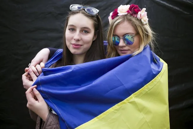Sofia Pavlovska and Anastasiya Dusanska of Ukraine, who both live in The Hague, pose during the demonstration on the EU referendum at the Dam Square in Amsterdam, the Netherlands April 3, 2016. (Photo by Cris Toala Olivares/Reuters)