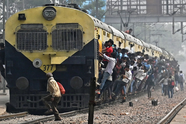 Commuters travel in an overcrowded train near a railway station at Loni town in India's state of Uttar Pradesh on April 24, 2023. India is set to overtake China as the world's most populous country by the end of June, UN estimates showed on April 19, posing huge challenges to a nation with creaking infrastructure and insufficient jobs for millions of young people. (Photo by Arun Sankar/AFP Photo)