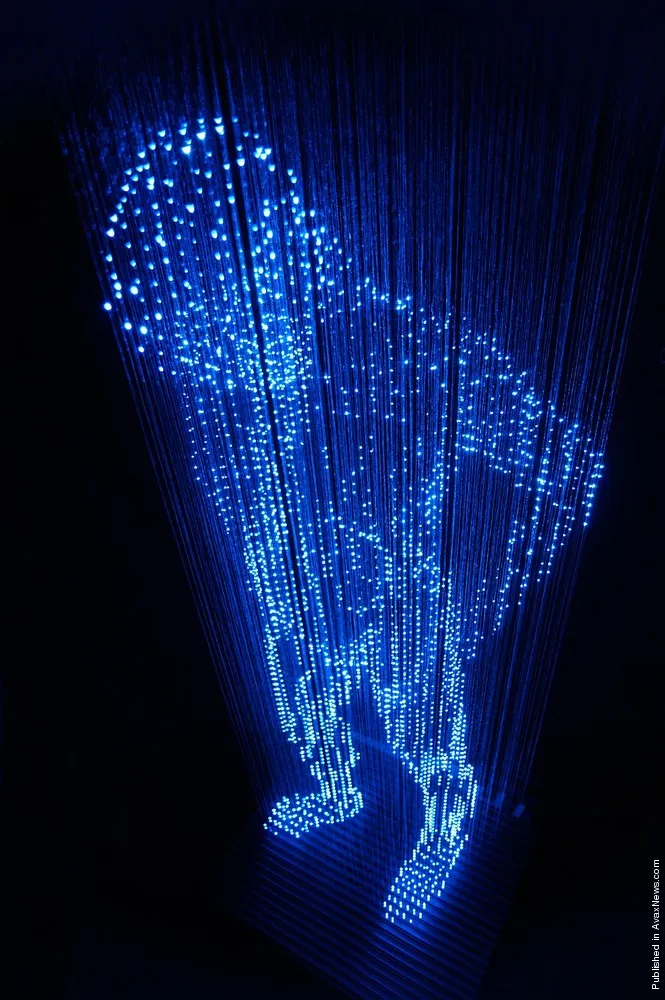 Makoto Tojiki's Light Sculptures
