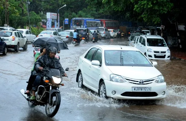 This file photograph taken on June 8, 2016, shows Indian commuters as they make their way along a waterlogged road during heavy monsoon rains in Kochi.
Scientists from Britain and India will release underwater robots into the Bay of Bengal in a bid to more accurately predict the Indian monsoon which is critical to millions of farmers, they said June 14, 2016. (Photo by AFP Photo/Stringer)