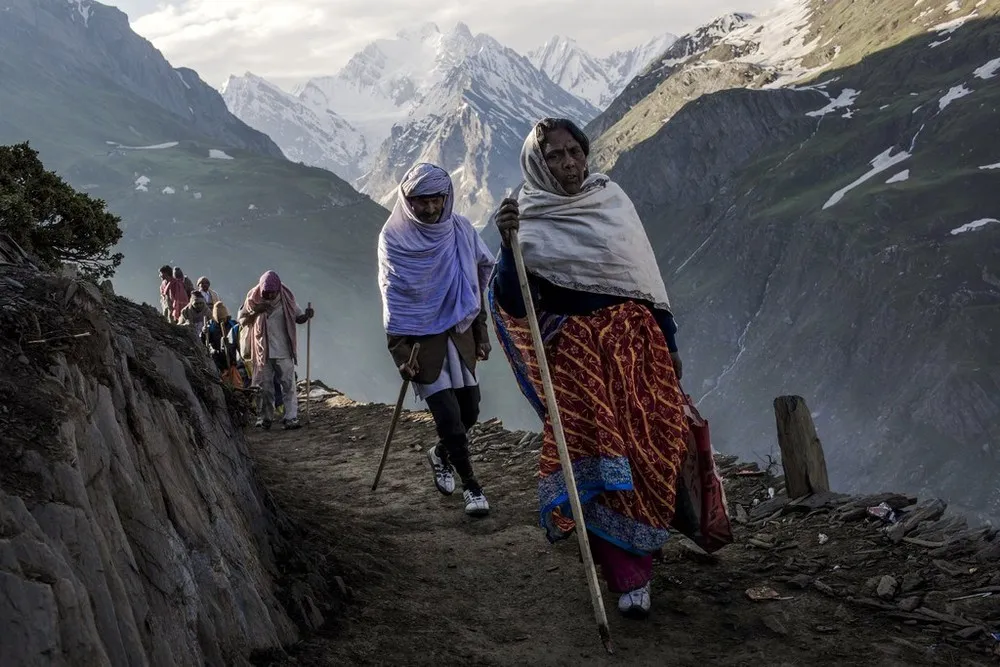 Thousands of Hindu Pilgrims Take Part in Amarnath Yatra