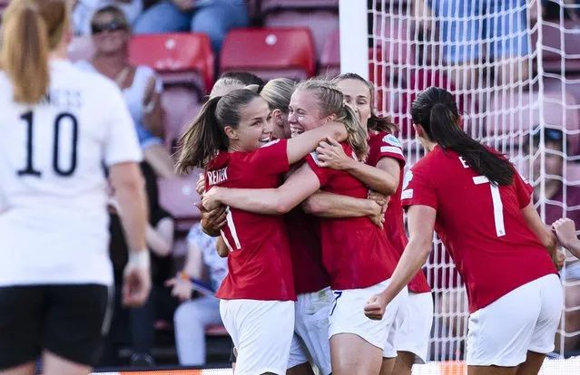 Julie Blakstad of Norway (C) celebrating her goal with her teammates during the UEFA Women's Euro England 2022 group A match between Norway and Northern Ireland at St Mary's Stadium on July 7, 2022 in Southampton, United Kingdom. (Photo by Marcio Machado/Eurasia Sport Images/Getty Images)