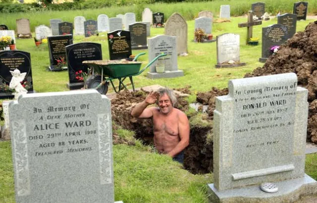 Gravedigger Loses Job After Saluting In Burial Plot