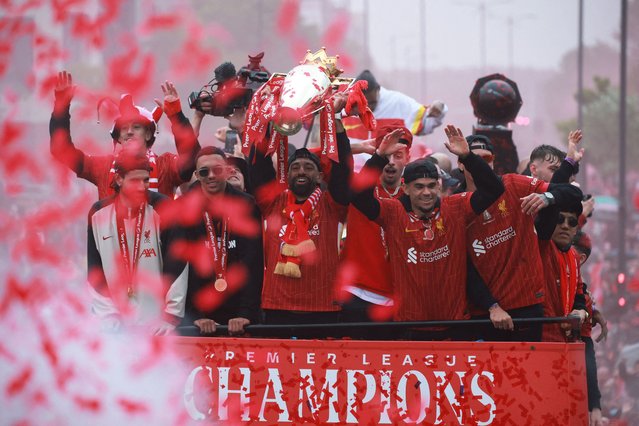 Liverpool's Mohamed Salah celebrates with the trophy and teammates after winning the Premier League on the bus during the Liverpool Victory Parade in Liverpool, Britain, on May 26, 2025. (Photo by Phil Noble/Reuters)