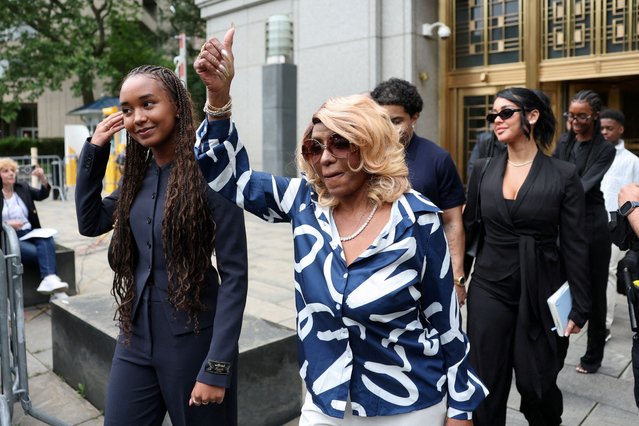 Janice Combs, mother of Sean “Diddy” Combs gives a thumbs-up after the jury reached a verdict in the Sean “Diddy” Combs s*x trafficking and racketeering conspiracy trial at U.S. federal court in Manhattan, New York City on July 2, 2025. (Photo by Brendan McDermid/Reuters)