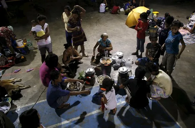 Typhoon victims cook their meal at a public school turned into an evacuation centre in Cabanatuan city, Nueva Ecija in northern Philippines October 19, 2015, after it was hit by Typhoon Koppu. (Photo by Erik De Castro/Reuters)