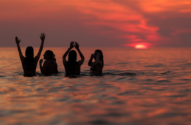 Students from St Andrews University take part in the traditional May Day dip into the North Sea at East Sands beach on May 01, 2025 in St Andrews, Scotland. The May Day Dip is traditionally held to bring students good luck during exams. (Photo by Jeff J. Mitchell/Getty Images)
