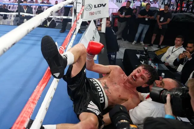 Darragh Foley falls out of the ring in his fight with opponent Ty Telford during the Sydney Super Fight boxing event at Bankwest Stadium in Sydney, Australia, December 16, 2020. (Photo by Loren Elliott/Reuters)