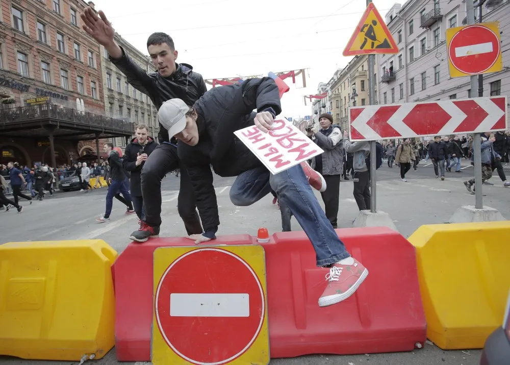 1600 Arrested in Russian Anti-Putin Protests