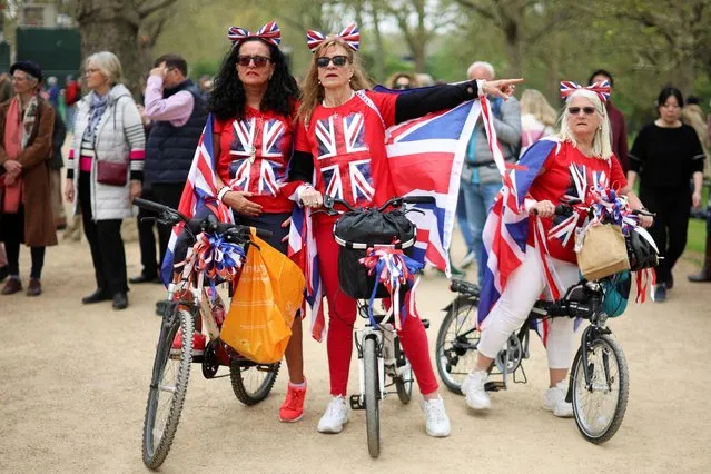 Royal fans wait at the Mall, ahead of the Coronation of Britain's King Charles and Camilla, Queen Consort, in London, Britain on May 4, 2023. (Photo by Phil Noble/Reuters)
