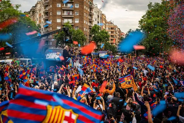Barcelona supporters welcome players during the FC Barcelona Victory Parade in celebration of the LaLiga title on May 15, 2023 in Barcelona, Spain. (Photo by David Ramos/Getty Images)