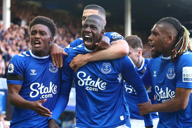 Abdoulaye Doucoure of Everton celebrates scoring a goal to make the score 1-0 with his team-mates during the Premier League match between Everton FC and AFC Bournemouth at Goodison Park on May 28, 2023 in Liverpool, United Kingdom. (Photo by Chris Brunskill/Fantasista/Getty Images)