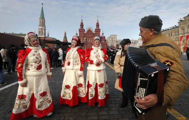 A Russian man wearing an historical uniform plays an accordion after the 77th historical parade marking the anniversary of the battle for Moscow during the Second World War (WWII) on the Red Square in Moscow, 07 November 2018. During the Soviet times military parade 07 November was the central holiday of the year and marked Great October (Bolshevic revolution). (Photo by Yuri Kochetkov/EPA/EFE)