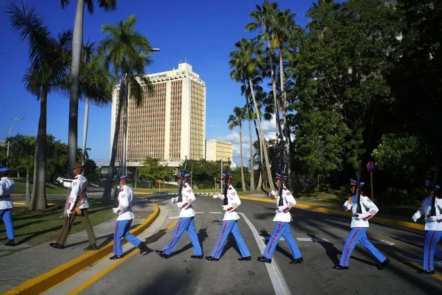 Honor guards walk outside Revolution Palace after an official reception by Cuban President Miguel Diaz-Canel to U.N. Secretary General Antonio Guterres who will attend the G77 + China summit in Havana, Cuba, Thursday, September 14, 2023. (Photo by Ramon Espinosa/AP Photo)