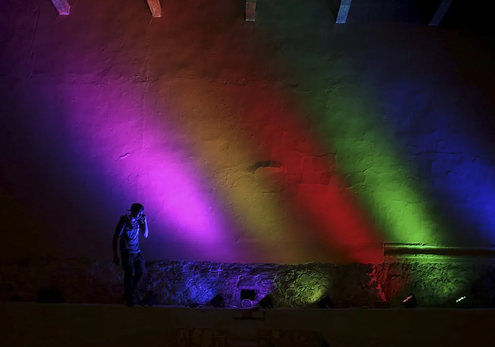 The Day in Photos – February 19, 2016