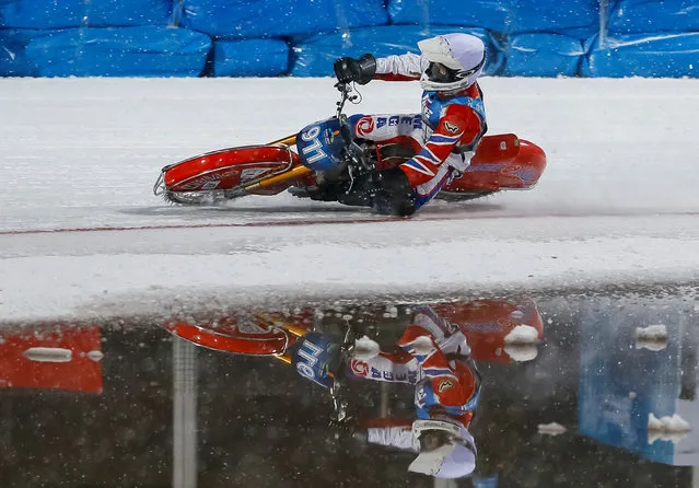 Igor Kononov of Russia competes during Astana Expo FIM Ice Speedway Gladiators World Championship at the Medeo rink in Almaty, Kazakhstan, February 18, 2017. (Photo by Shamil Zhumatov/Reuters)
