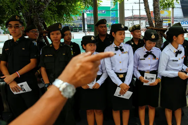 Students from the military's territorial defence program hold brochures before a military campaign to tell people to vote in an August referendum on a new constitution in Bangkok, Thailand April 19, 2016. (Photo by Athit Perawongmetha/Reuters)