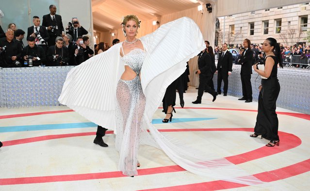 American model Amber Valletta arrives for the 2023 Met Gala at the Metropolitan Museum of Art on May 1, 2023, in New York. The Gala raises money for the Metropolitan Museum of Art's Costume Institute. The Gala's 2023 theme is “Karl Lagerfeld: A Line of Beauty”. (Photo by Angela Weiss/AFP Photo)