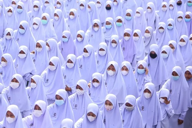 Muslim students line up in the courtyard before the first day of school at the Darunsat Wittaya School in southern Thailand's Pattani province on May 22, 2022, as schools reopen across the country after almost two years of closure due to the Covid-19 coronavirus. (Photo by Tuwaedaniya Meringing/AFP Photo)