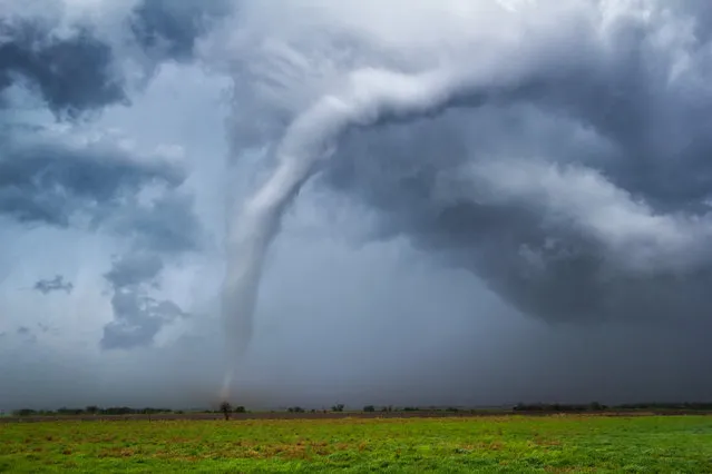 Tornado ropes out in central Kansas during an outbreak April 14, 2012. (Photo by Mike Hollingshead)