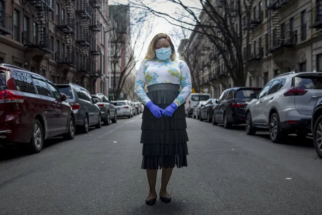 Tiffany Pinckney poses for a portrait in the Harlem neighborhood of New York on April 1, 2020. After a period of quarantine at home separated from her children, she has recovered from COVID-19. Pinckney became one of the nations first donors of “convalescent plasma”. Doctors around the world are dusting off a century-old treatment for infections: Infusions of blood plasma teeming with immune molecules that helped survivors beat the new coronavirus. (Photo by Marshall Ritzell/AP Photo)