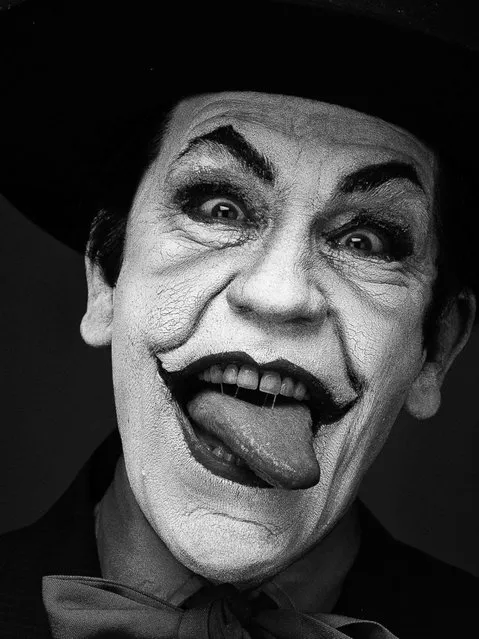 John Malkovich is seen as Jack Nicholson in a re-creation of the portrait taken by Herb Ritts. “While in styling, I would put the original image on the mirror and John would start getting into the character shot while he was still in the makeup chair”, Sandro says. “He was very focused on perfecting the makeup for the Herb Ritts shot of Jack Nicholson as the Joker”. (Photo by Sandro Miller/Catherine Edelman Gallery)