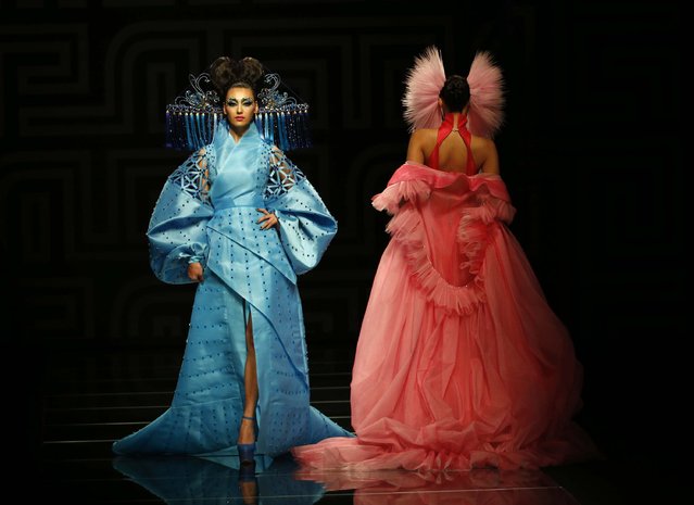 Models present creations at MGPIN 2015 Mao Geping makeup trend launch during China Fashion Week in Beijing October 27, 2014. (Photo by Kim Kyung-Hoon/Reuters)