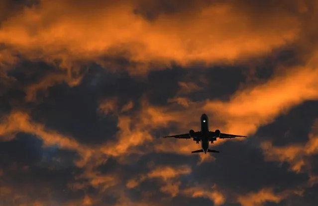 A passenger plane flies towards Heathrow airport at dawn in London, Britain, September 12, 2016. (Photo by Toby Melville/Reuters)