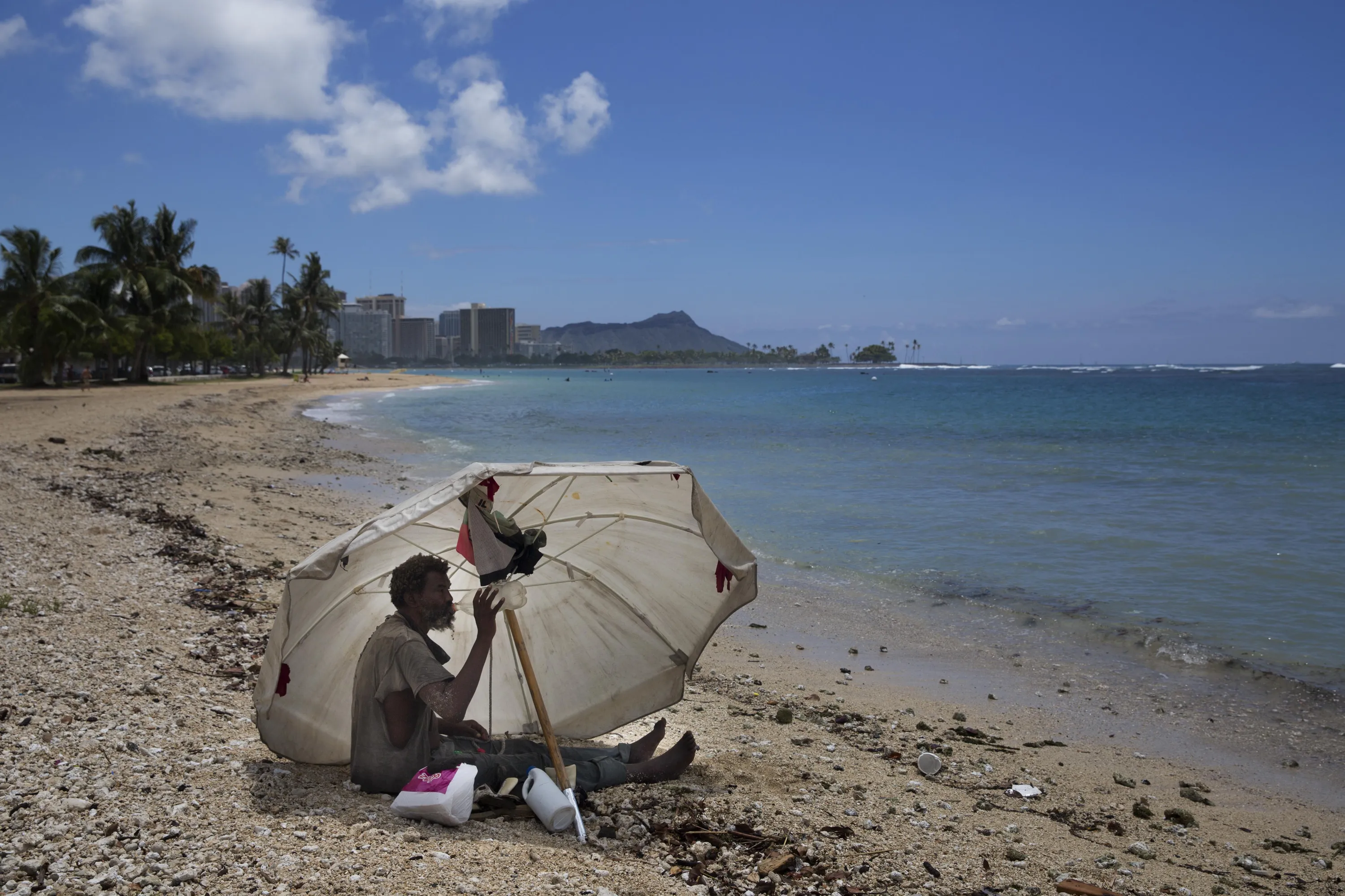 Миратская жизнь. Бездомные на Гавайях. Пляж в Америке. Жизнь на Гавайях.