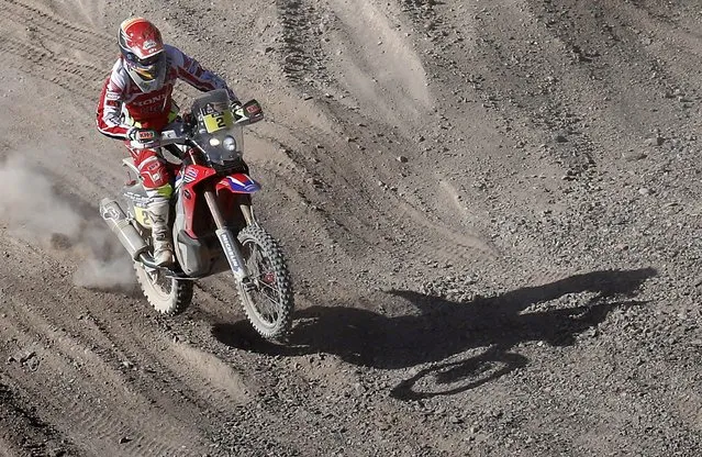 Honda rider Joan Barreda Bort of Spain rides during the 5th stage of the Dakar Rally 2015, from Copiapo to Antofagasta, January 8, 2015. (Photo by Jean-Paul Pelissier/Reuters)