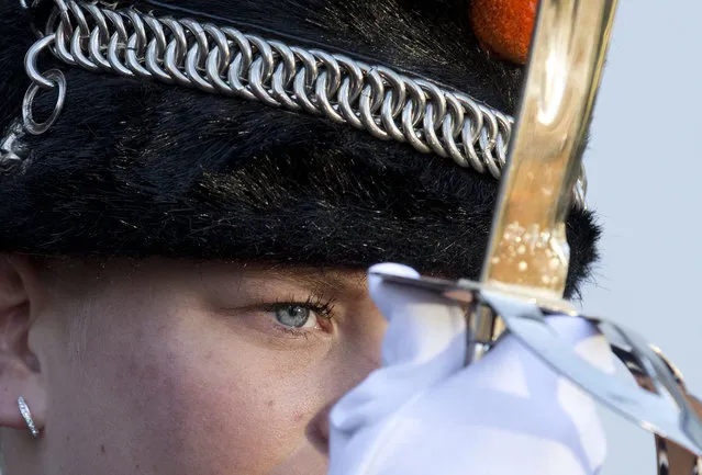 An honor guard stands to attention as Norway's Prime Minister Erna Solberg is greeted by Dutch Prime Minister Mark Rutte upon her arrival at Catshuis residence in The Hague, Netherlands, Wednesday, December 9, 2015. (Photo by Peter Dejong/AP Photo)